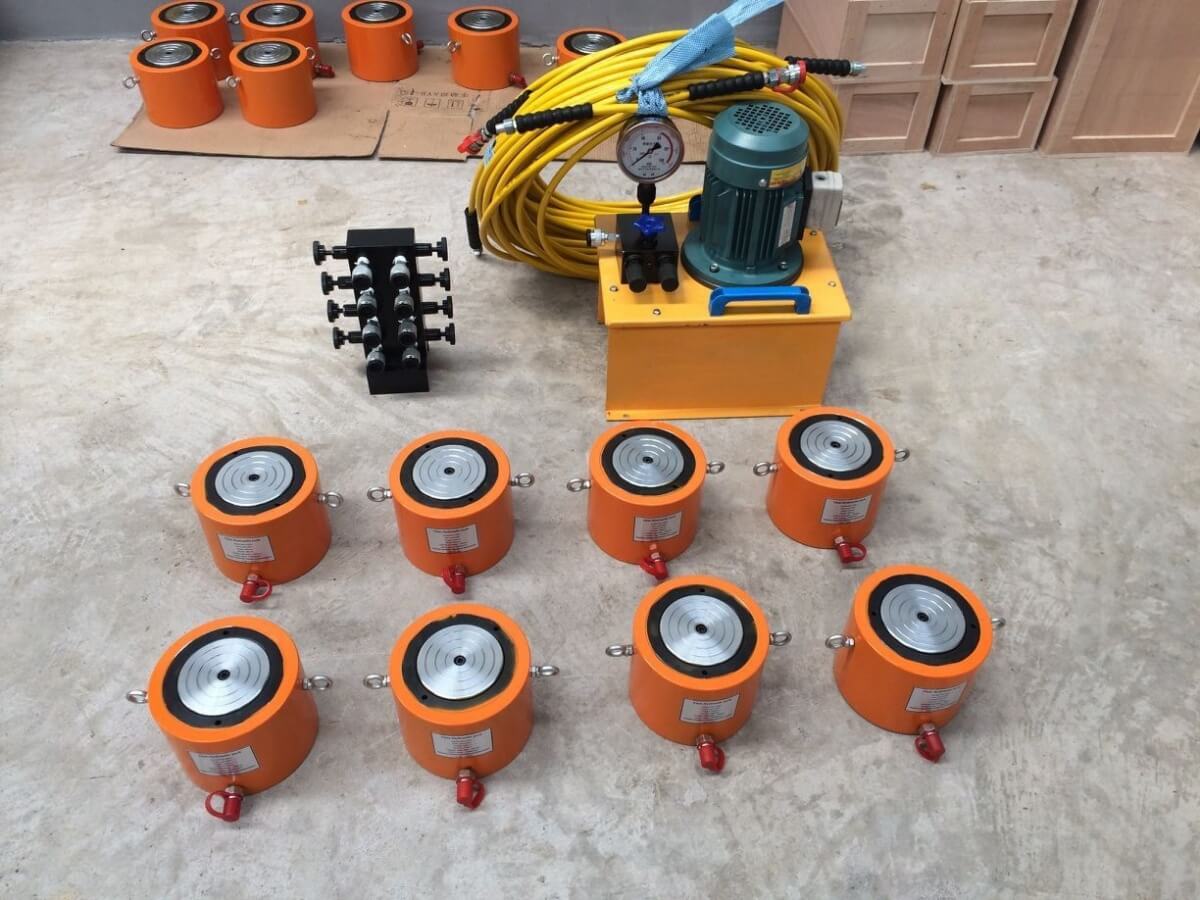 Synchronized Lift Hydraulic Jack System for Highway Bridge