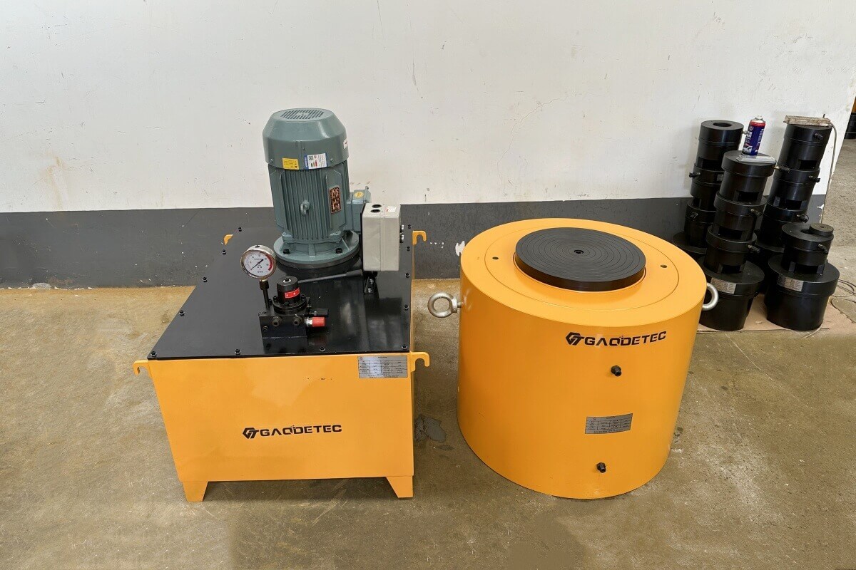 Double Action Hydraulic Jacks for Bridges