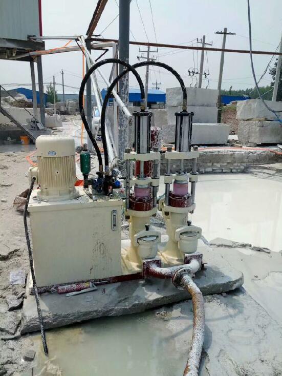 Hydraulic ceramic piston pump for stone wastewater