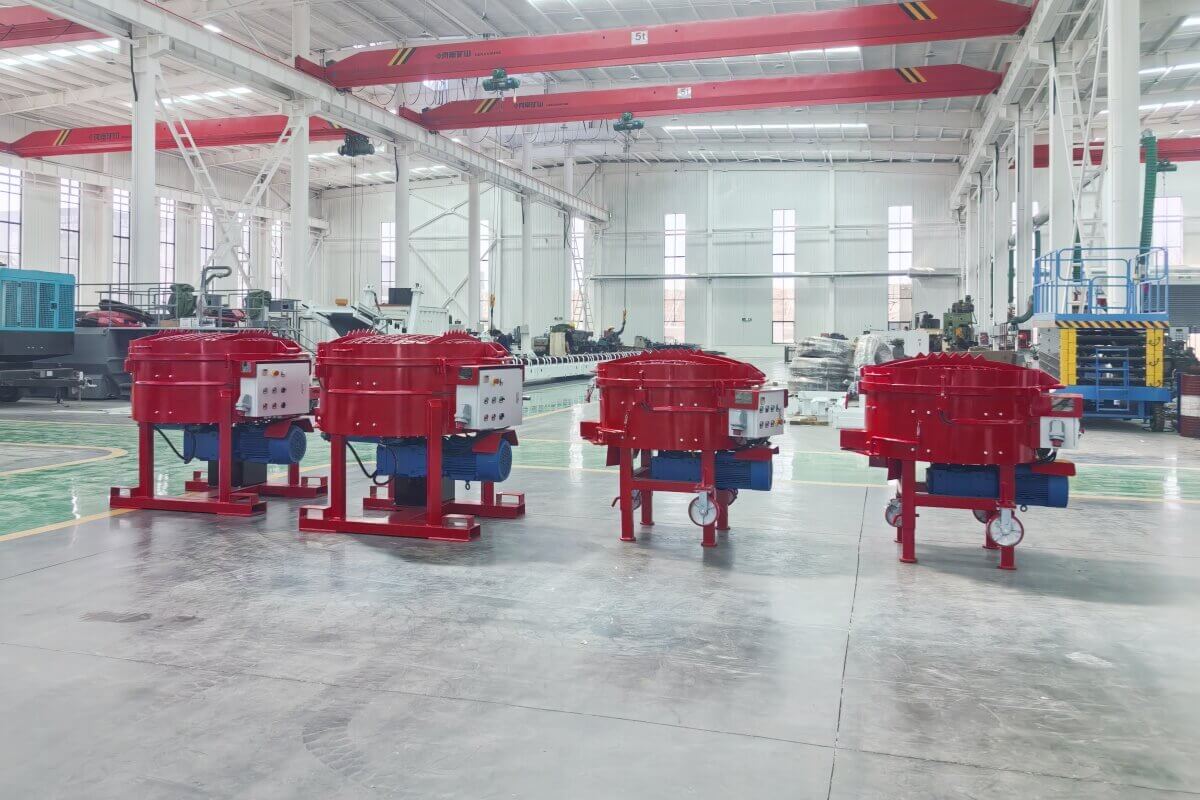 pan mixer for mixing refractory material