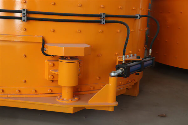 Hydraulic discharge door