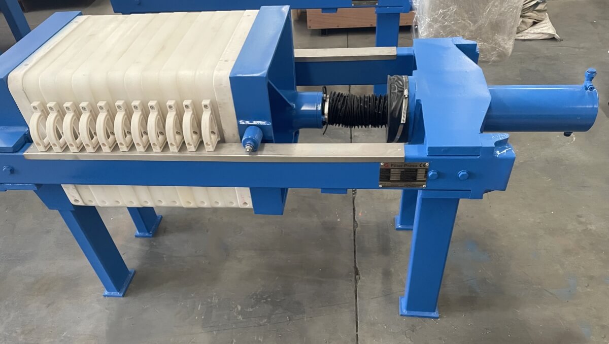 Small jack filter press