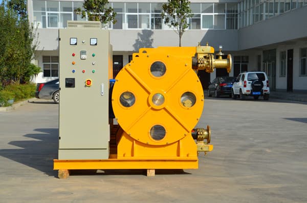 peristaltic hose pump for conveying concrete