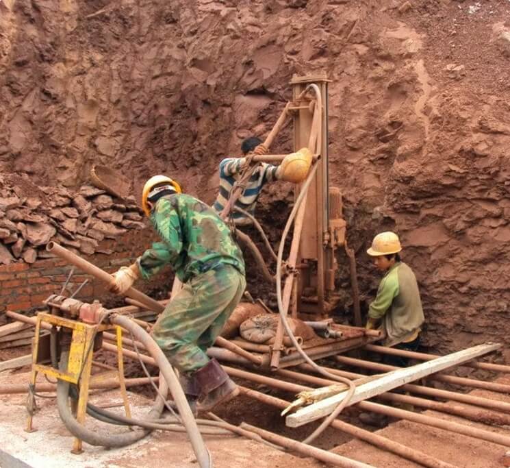 Small Portable Borehole Hard Rock DTH Drilling Rig Application