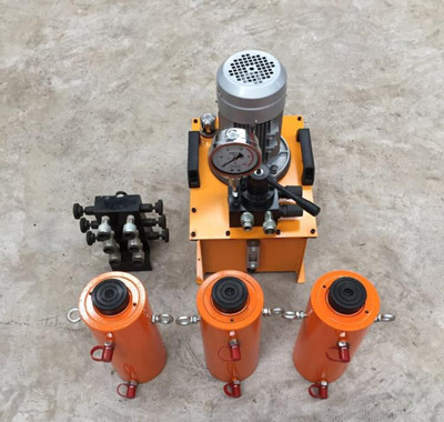 One pump with three double acting hydraulic jacks