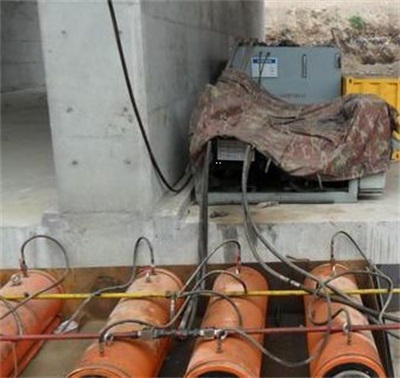 synchronous control hydraulic jacks for translation Bridges