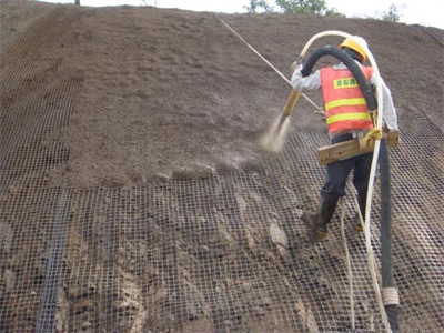 hydroseeding machine working