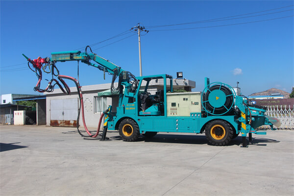 robotic shotcrete machine with spray arm system