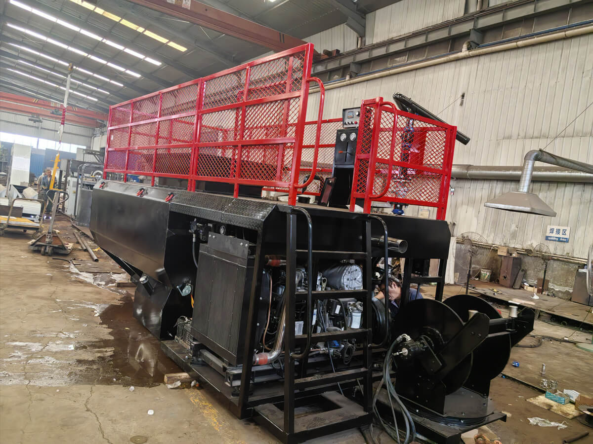 mid-size hydroseeder