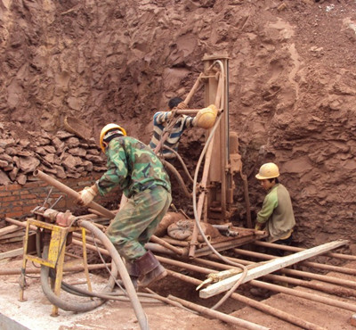 Down the hole drilling machine