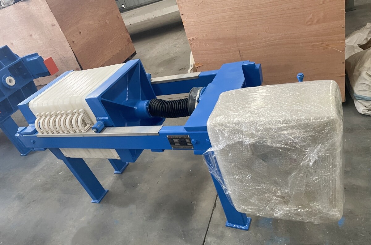 Small filter press