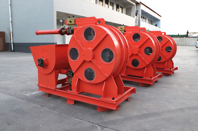 Hose pump for pumping foam concrete