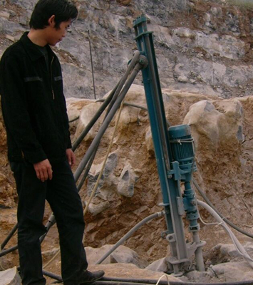 Drilling machine drill hole in the vertical direction