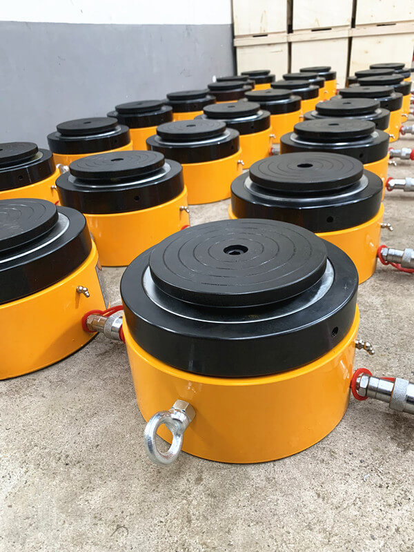 hydraulic jack for long-term support