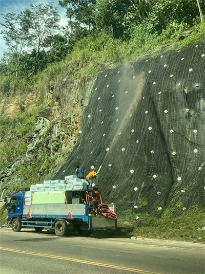 hydroseeding machine for slope