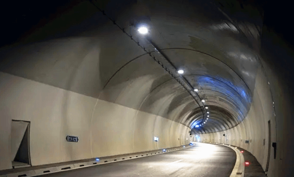 concrete spraying machine for tunnel