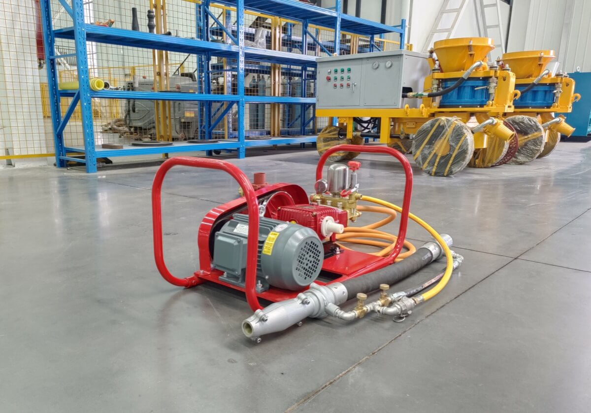 water pump and pre-dampening nozzle for gunning machine