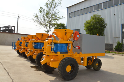 Wet shotcrete machine