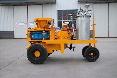 wet shotcrete machine in small tunnel