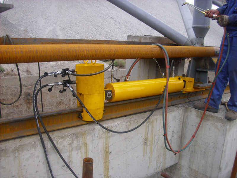 lifting and pushing hydraulic jack