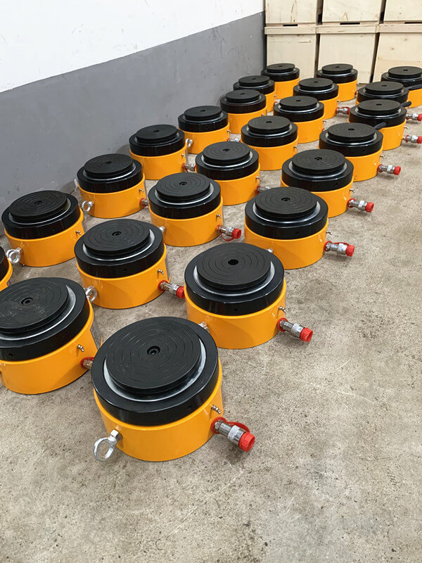 self-locking hydraulic jack