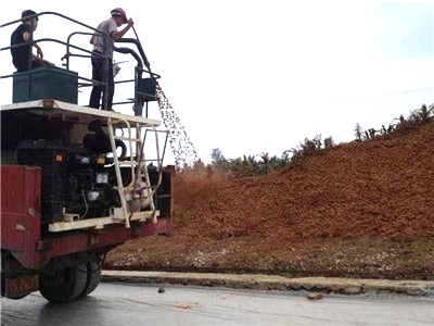 grass seeding hydroseeder machine for spraying soil