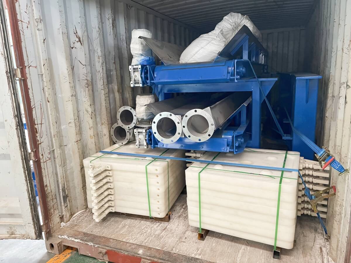 filter press with filter plates