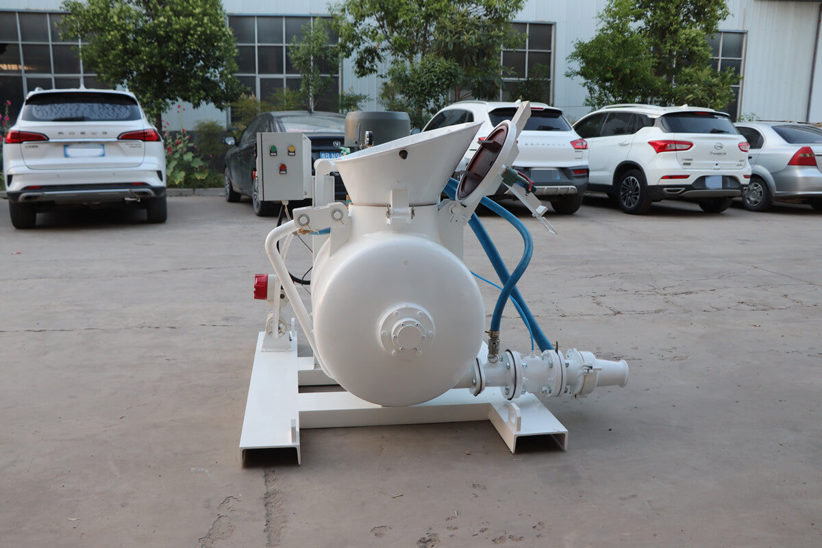 Mortar concrete mixing and conveying unit