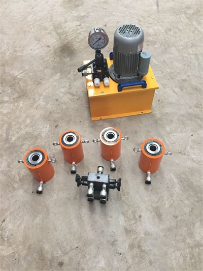 One pump with four single acting hollow hydraulic jack