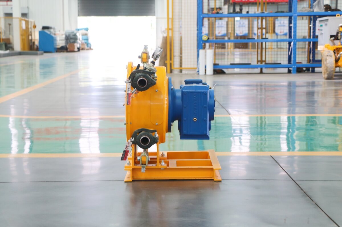 Peristaltic hose pump for pumping cement concrete