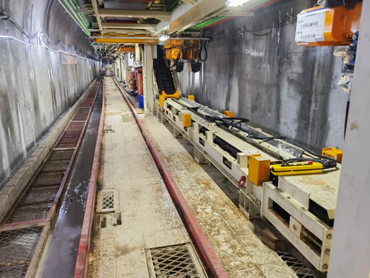 Belt conveyor for TBM