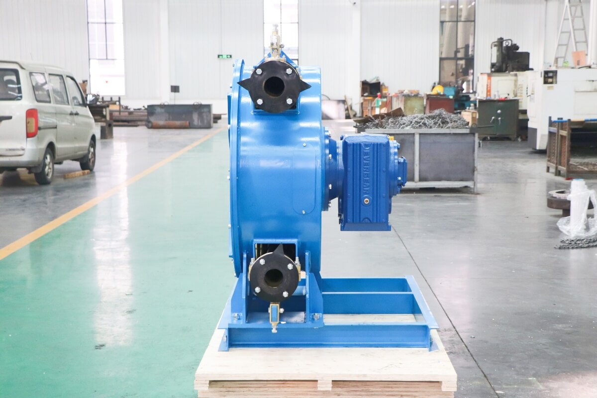 Peristaltic squeeze pump for concrete