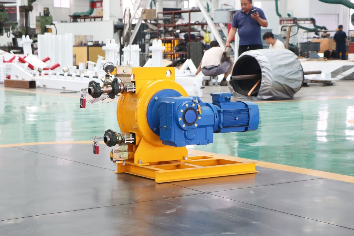 peristaltic hose pump for pumping concrete