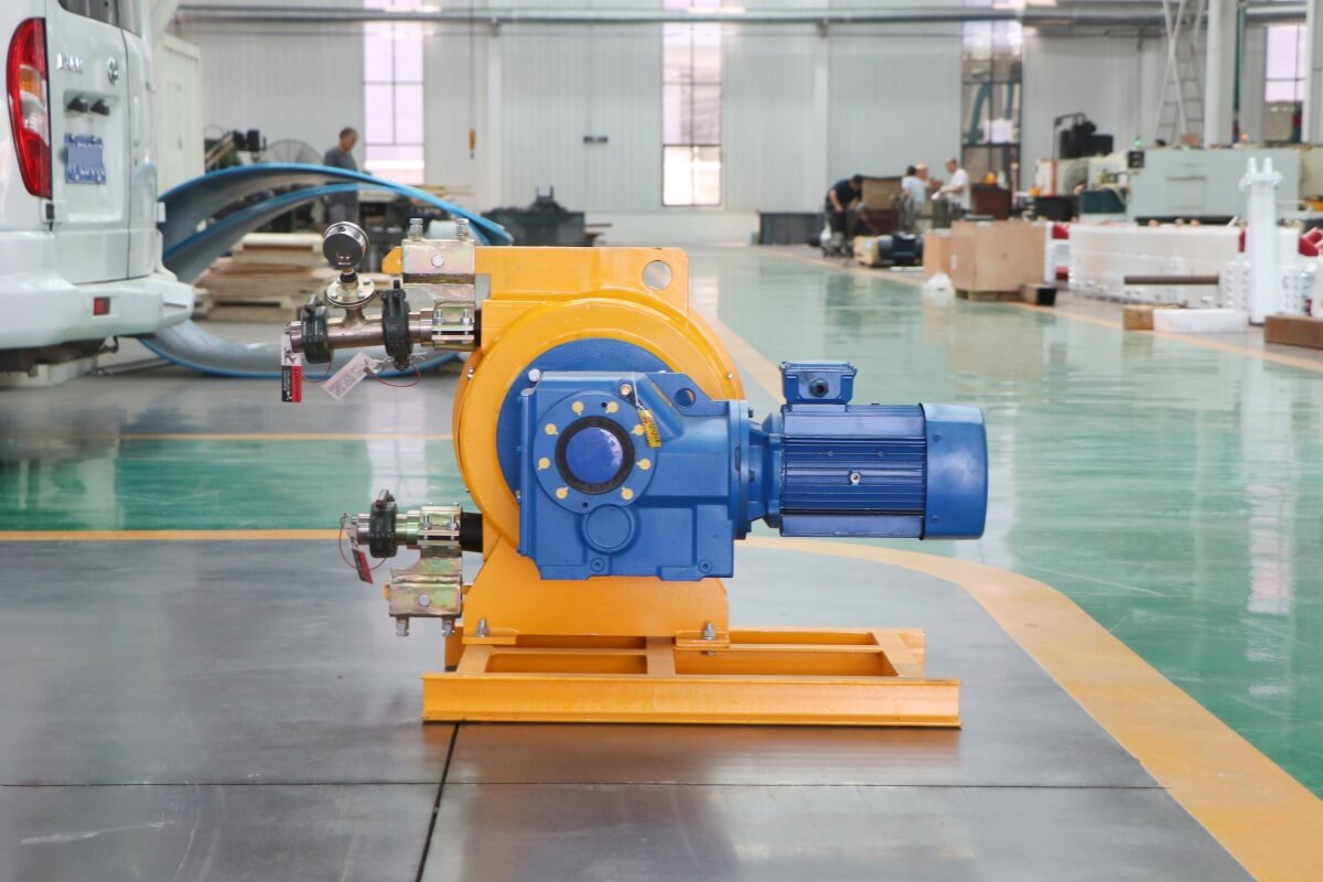 peristaltic hose pump for pumping cement