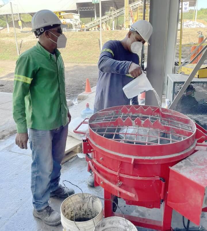 refractory mixer for mixing castable refractory