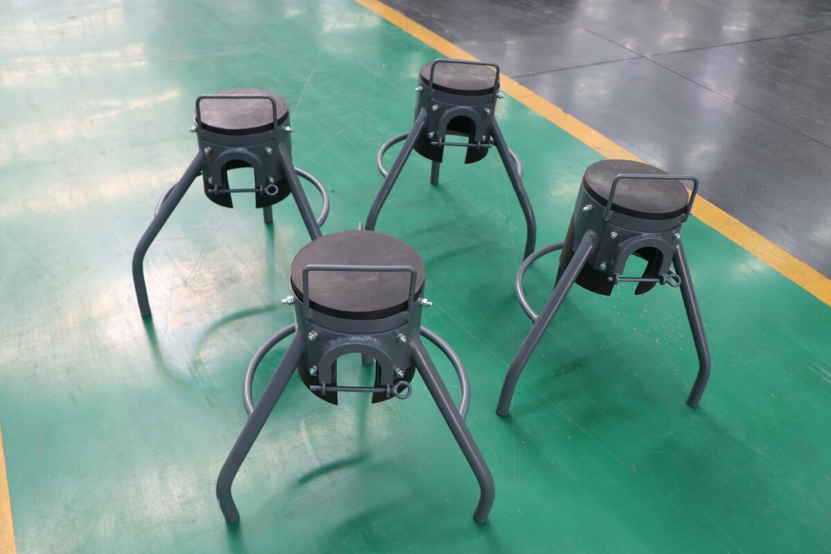 Discharge port tripod of floor screed pump machine