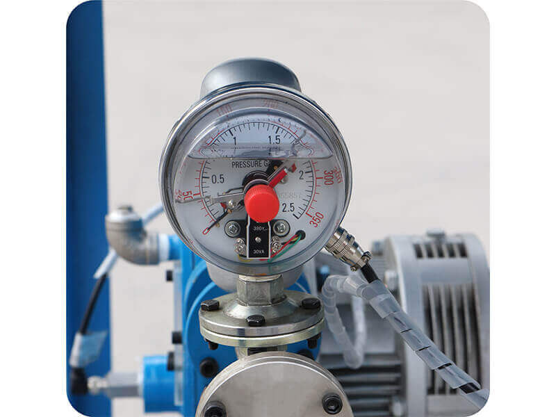 Electric contact pressure gauge