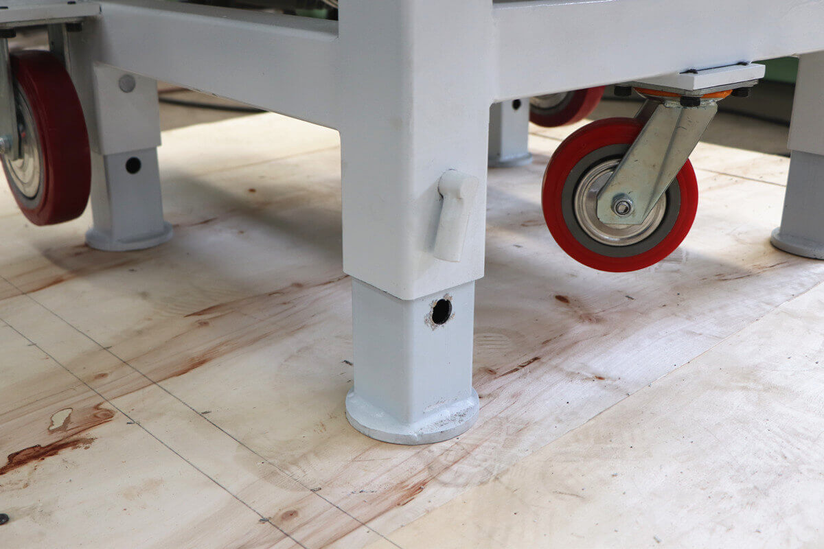 Adjustable height legs