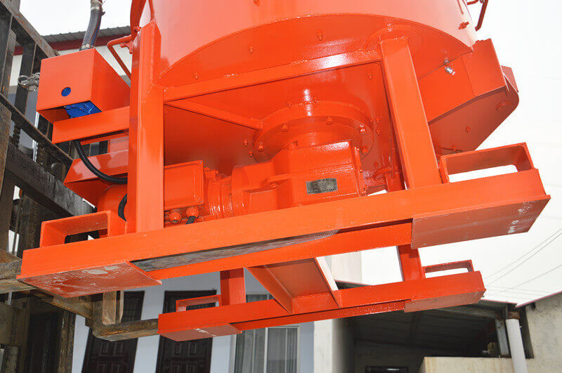 Forklift hole of refractory pan mixer