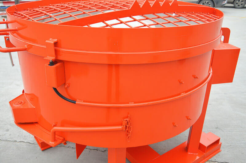 Limit switch for protecting operator