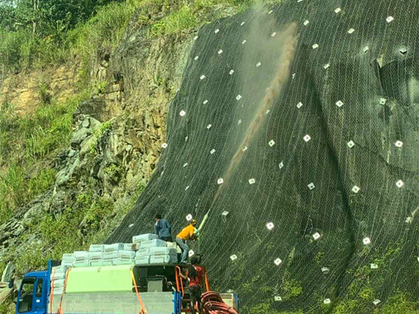 hydroseeding equipment for green slopes