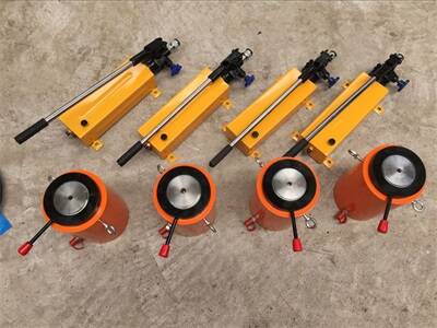 Self-locking hydraulic jack 