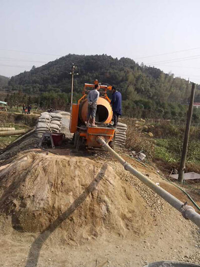 Concrete mixing pump machine in bridges project