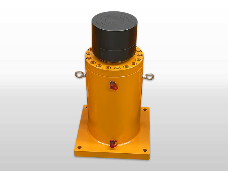 anti-eccentric hydraulic jack