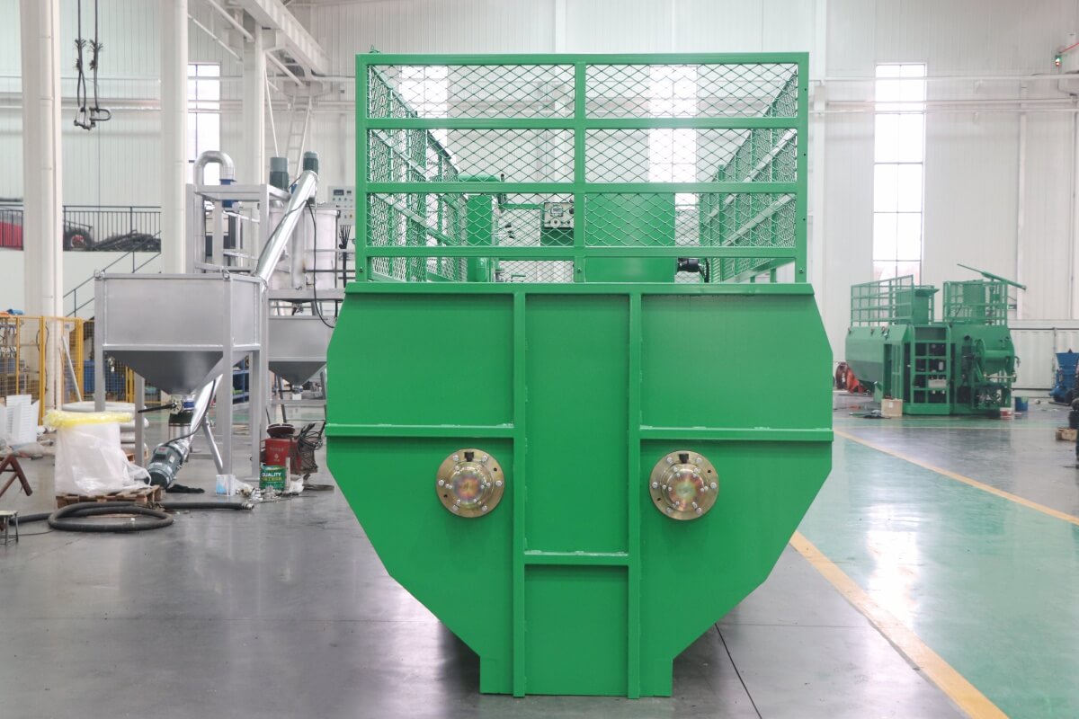 hydroseeder for large-scale surface mine reclamation