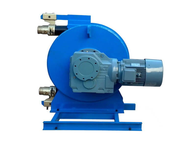 squeeze pump for pumping foam concrete