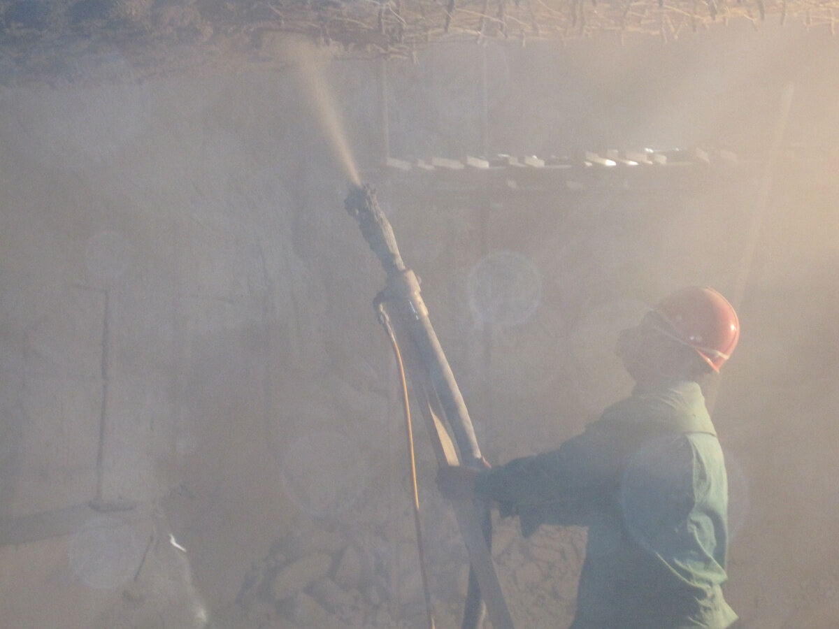 electrical refractory gunning machine spraying effect