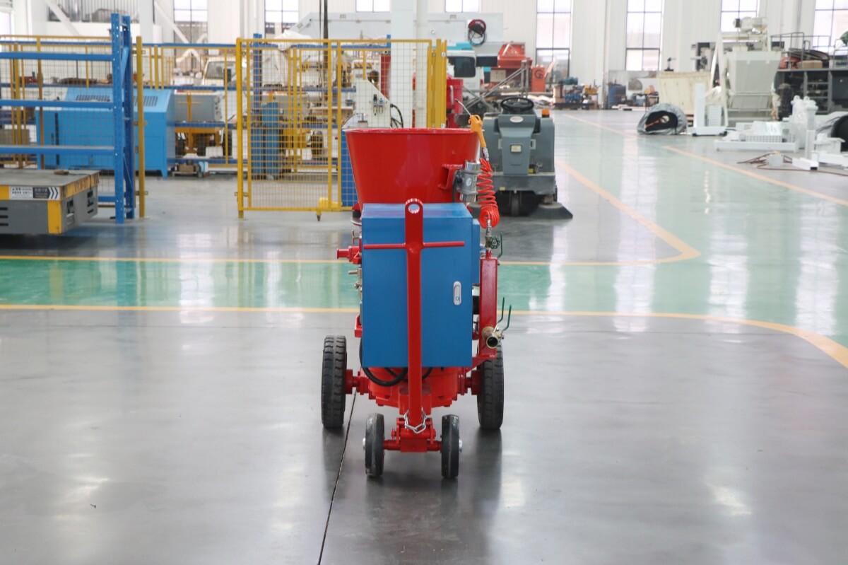 Refractory shotcrete machine