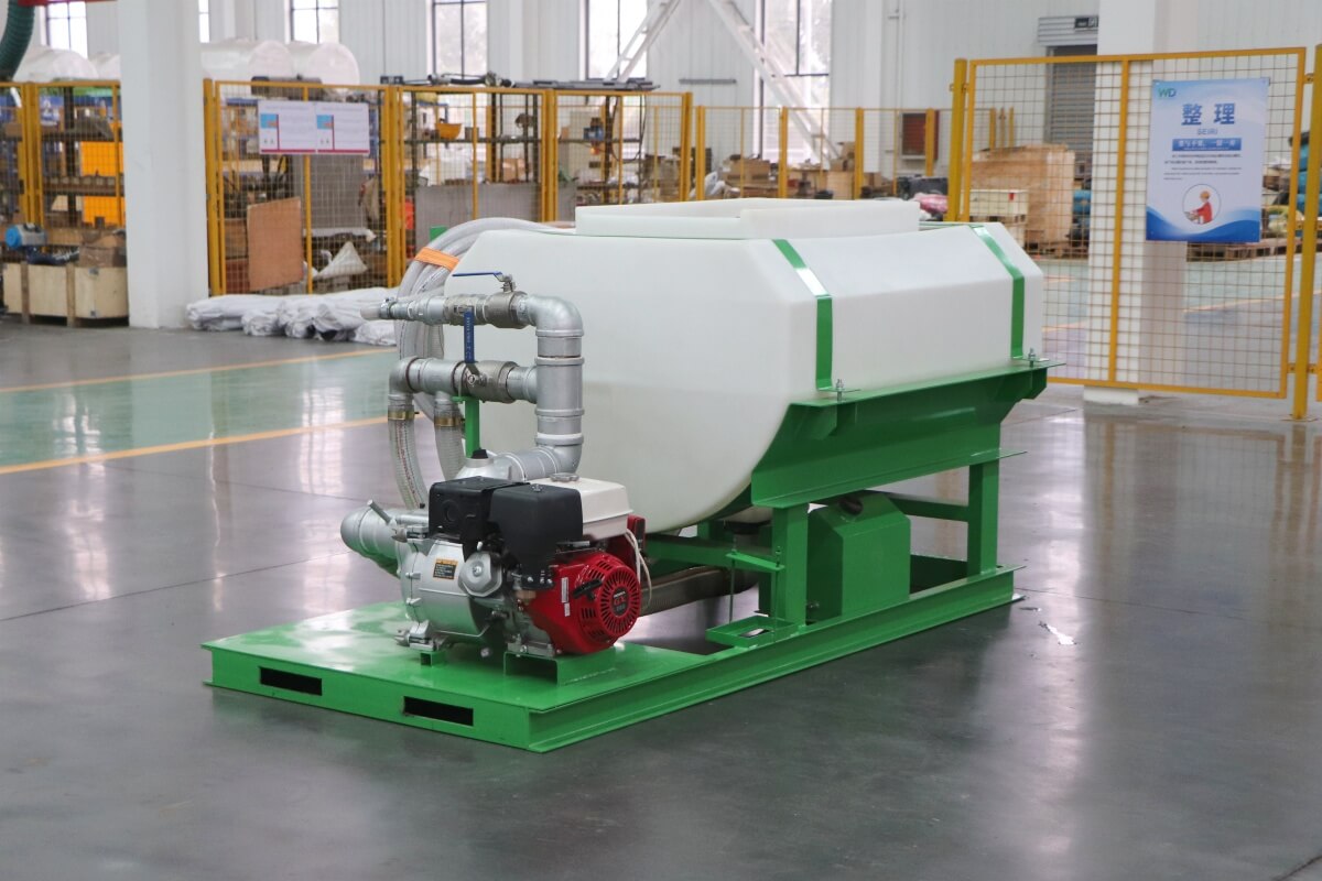Plastic tank hydro seeding machine