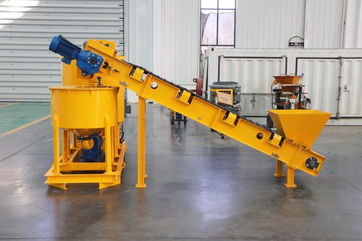 Grout mixing equipment for underground mine